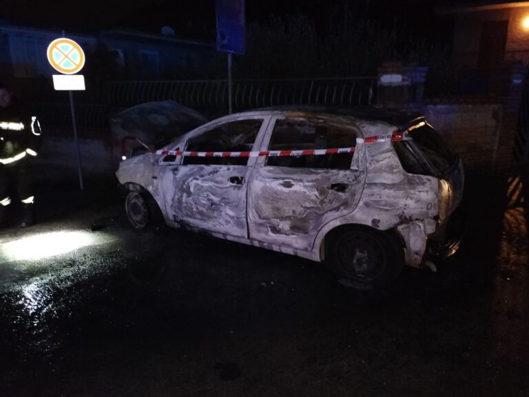 Pago Vallo Lauro: auto in fiamme nella serata di ieri: indagine dei Carabinieri