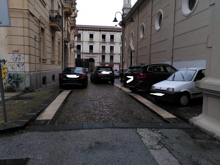 Chiesa del Rosario “aggredita” dalla auto, residenti su tutte le furie