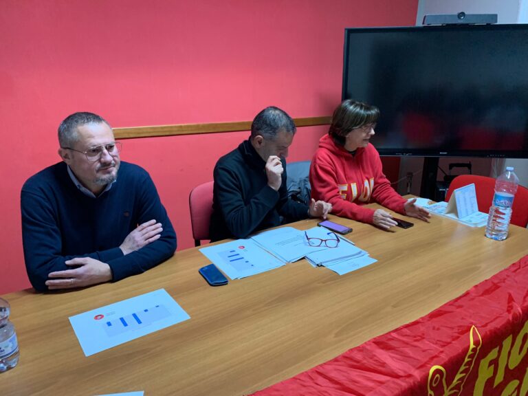 VIDEO / Ex Irisbus, Fiom: “Produzione dimezzata, qualcuno cambi mestiere. Di certo non i lavoratori”