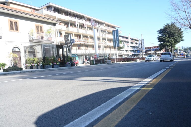 Un buco vero e proprio al collo ed un taglio all’addome. Accoltellamento di Torrette, ancora grave il 21enne di Mercogliano