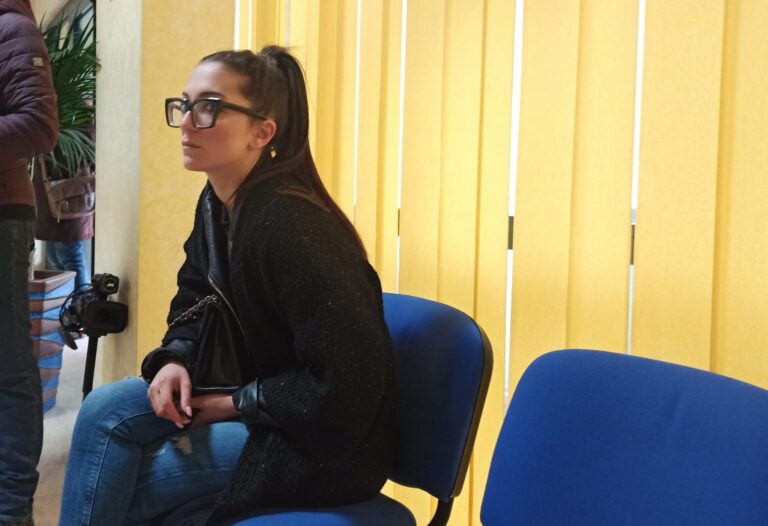 Telefonate anonime nel cuore della notte: Romina Manzo denuncia l’accaduto