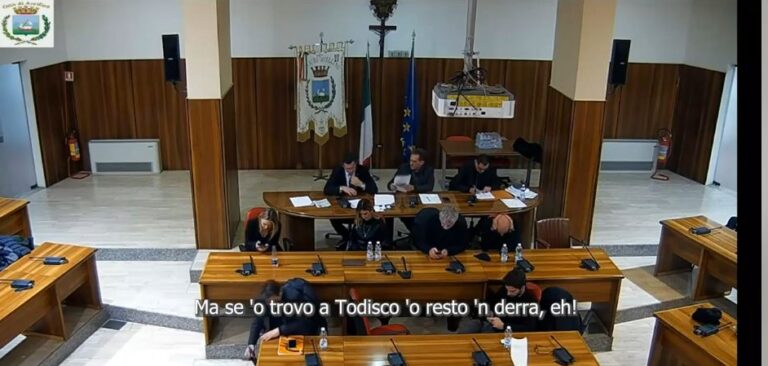 “Se ‘ o trovo a Todisco ‘o resto ‘nderra”. Frase choc, bufera su Maggio. Che chiede scusa