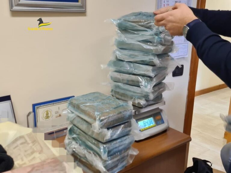 Traffico internazionale di droga al porto di Salerno: sequestrati 60 kg di cocaina