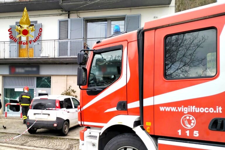 Furto al bancomat di Vallesaccarda: intervenuti anche i caschi rossi