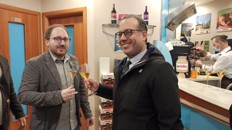 FOTO / Superenalotto, benvenuti in Paradiso. “Speriamo abbia vinto qualche atripaldese”