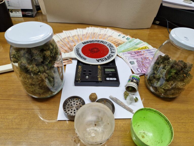 Nascondeva droga in pneumatico di formula uno: arrestato