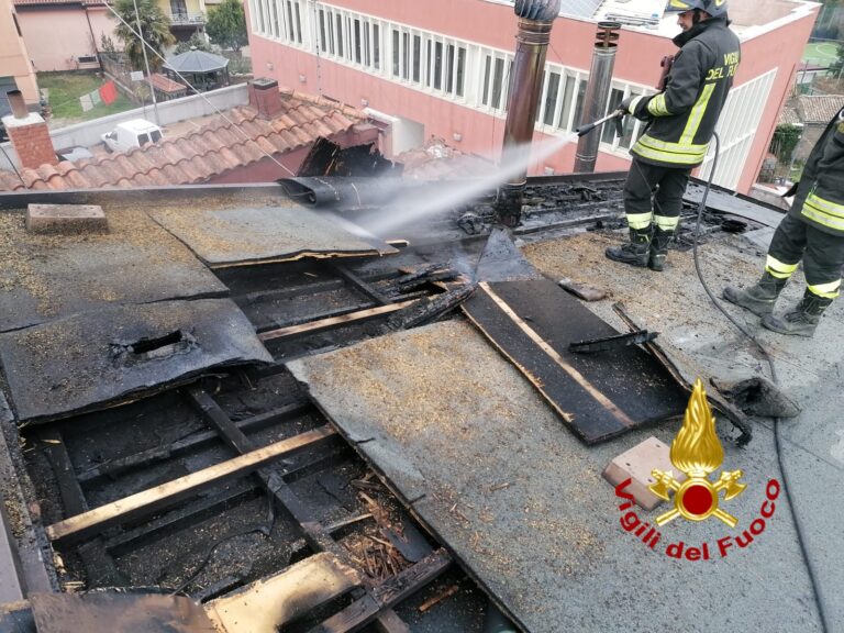 Avellino, canna fumaria in fiamme: paura a Bellizzi