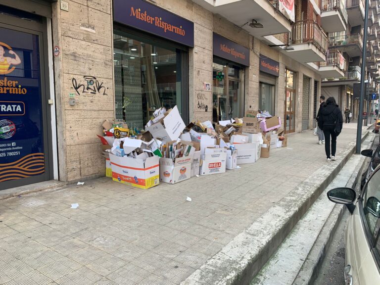 FOTO/ Il grande caos dei rifiuti, chi “paga”? Sempre cittadini e commercianti