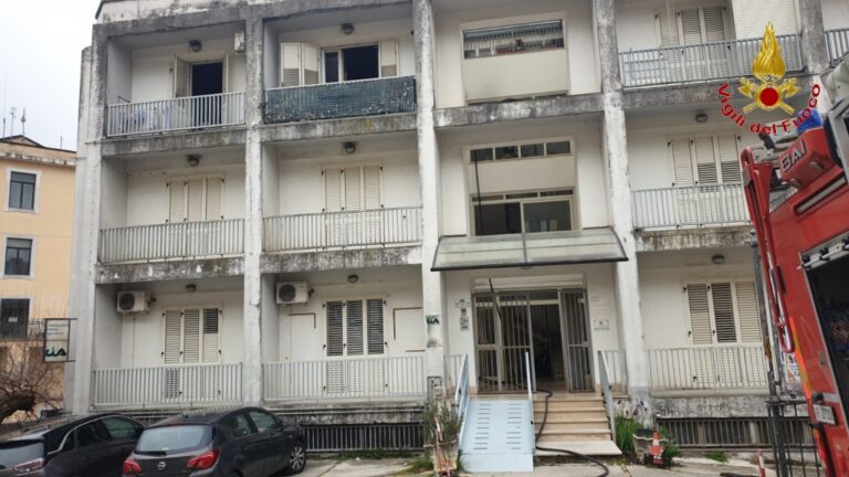 Appartamento in fiamme a Caposele: ingenti danni ma nessun ferito