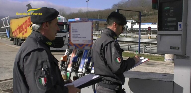 Carburanti, controlli a tappeto della Finanza in Irpinia: contestate 29 violazioni sui prezzi