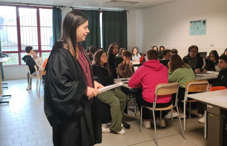 FOTO / Il processo penale a scuola: educazione alla legalità al Fermi di Vallata e Sturno
