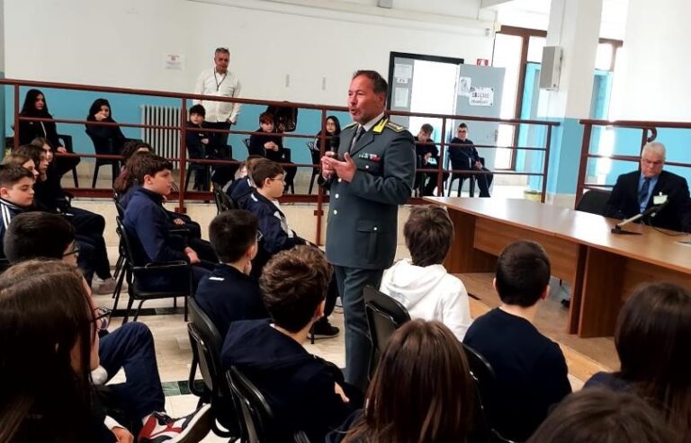 GdF Avellino: alunni dell’istituto “Guarini” di Solofra a lezione di legalità