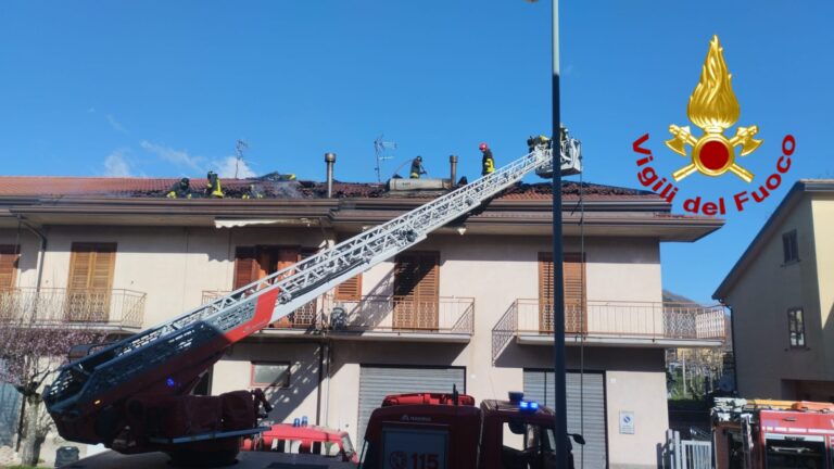 Brucia il tetto in legno di un’abitazione: paura a Montella, due famiglie evacuate