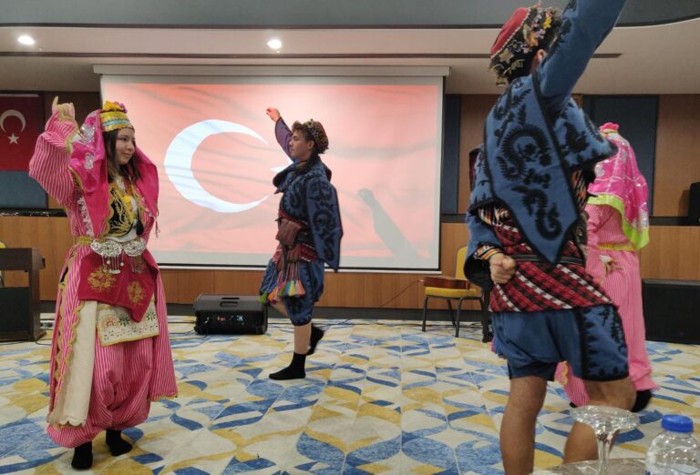 FOTO/Le studentesse del Ruggero II raccontano il viaggio in Turchia