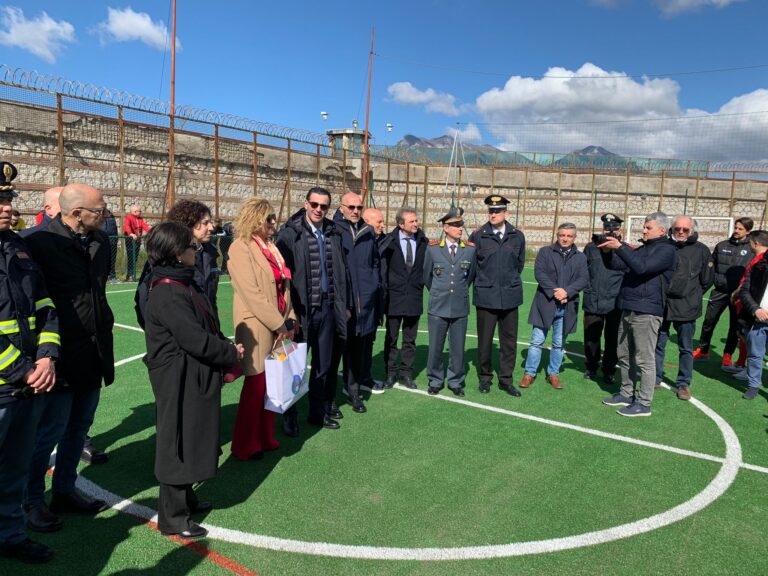 FOTO E VIDEO / Carcere di Avellino, il riscatto sociale dei detenuti anche grazie ad un pallone