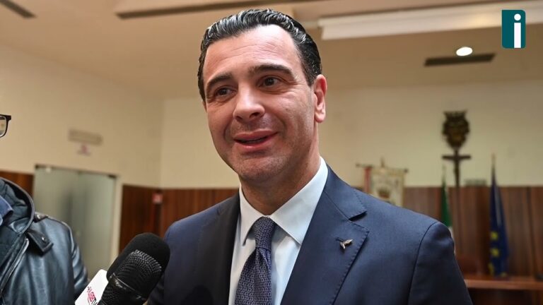 VIDEO/ IrpiniAmbiente, la protesta si sposta in Comune: incontro con il sindaco Festa