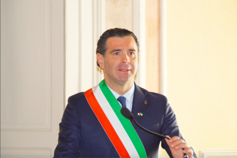 Il sindaco Festa indagato, tra le  accuse  anche l’ emissione di fatture per operazioni inesistenti