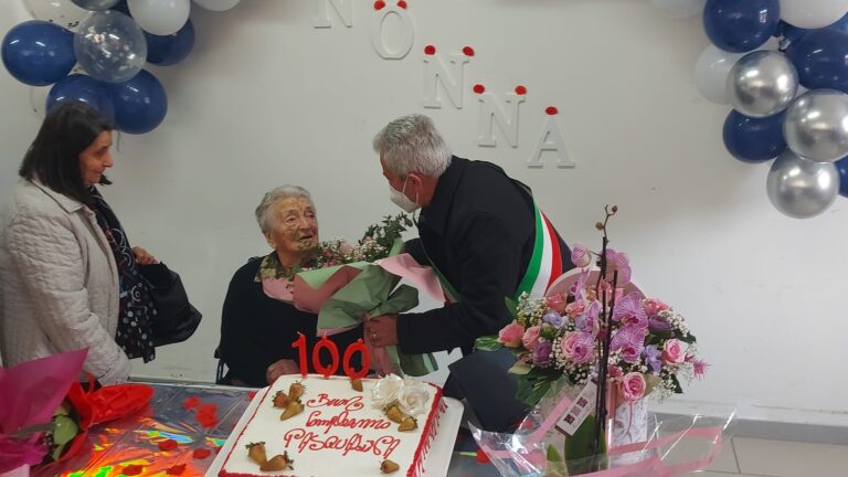 100 candeline per Nonna Pasqualina di Zungoli. Il segreto? Una vita semplice