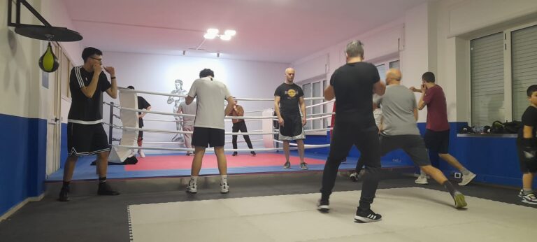 Palestra popolare di boxe per ragazzi con fragilità. C’è anche Patrizio Oliva