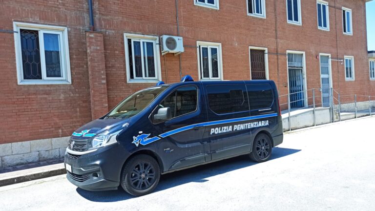 Droga nascosta nelle parti intime per introdurla in carcere: donna arrestata