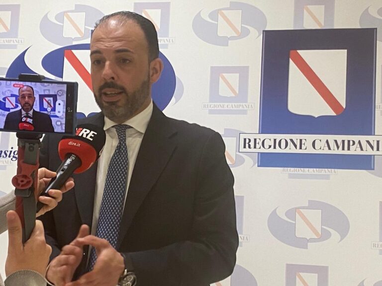 Insulti sul web, Petitto sporge denuncia alla Polizia Postale