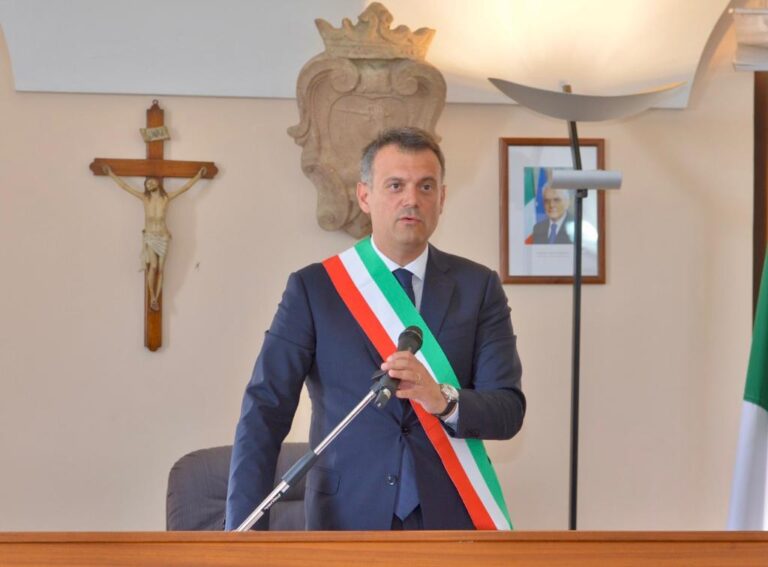 Rifiuti, a Montemiletto servizio ripristinato dopo il sollecito del Sindaco Minichiello