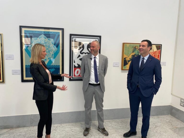 VIDEO/ All’Eliseo la mostra di Banksy. Festa: “Questa la vera street-art”
