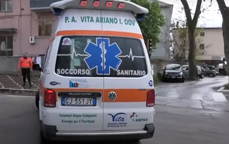 Investimento ad Ariano: uomo con problemi psichiatrici si lancia in strada