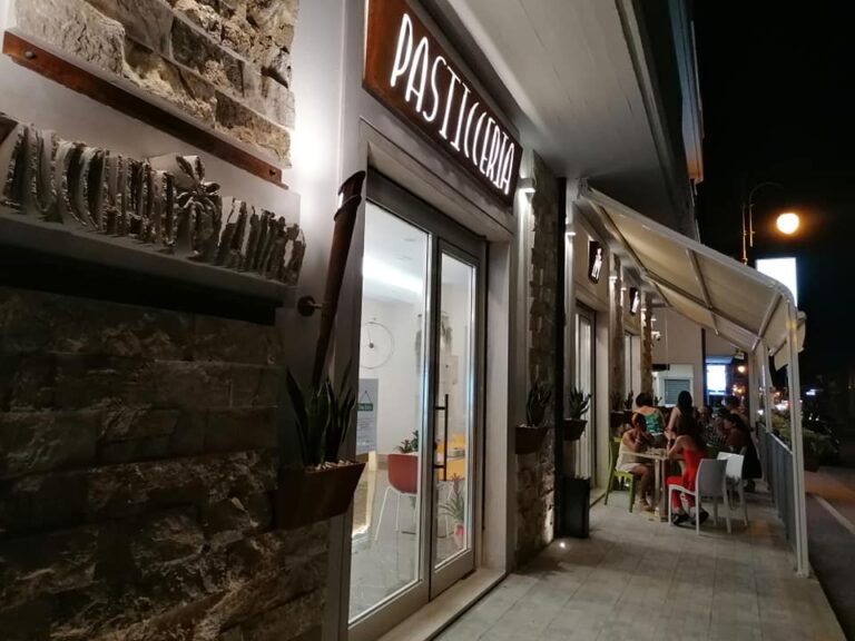 Offerta di lavoro: cercasi aiuto pasticciere zona Mirabella Eclano