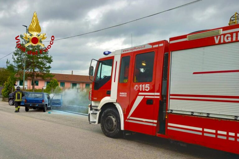 Incidente stradale con feriti lungo la Variante a Fontanarosa: un’auto stava prendendo fuoco