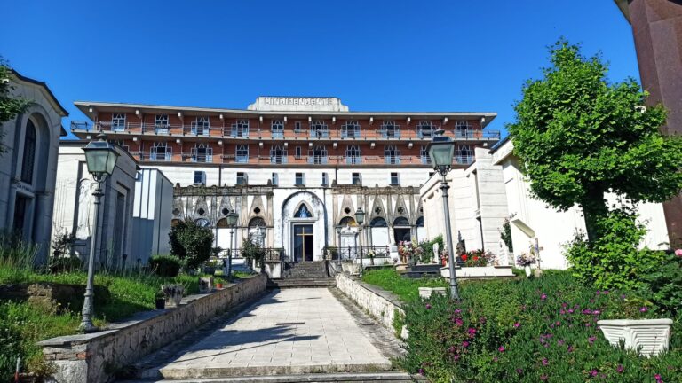 Non c’è più pace al cimitero di Atripalda, furti a raffica: cittadini disperati