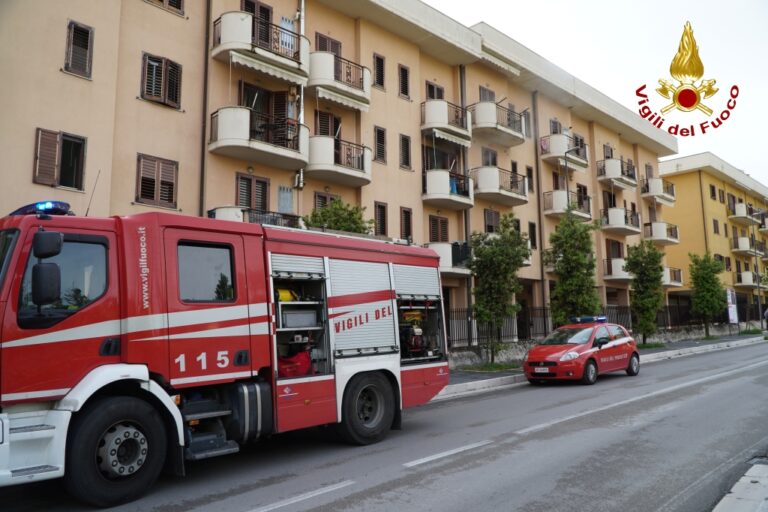 Avellino, ancora un incendio