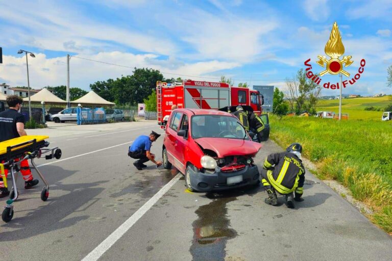 Flumeri, incidente tra auto: due feriti
