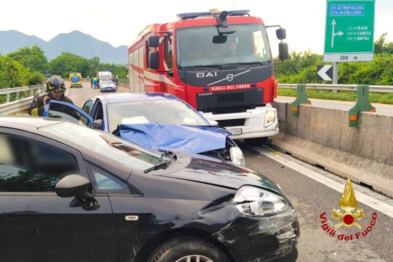 FOTO/Incidente mortale sul raccordo: la vittima si era sposata da una settimana