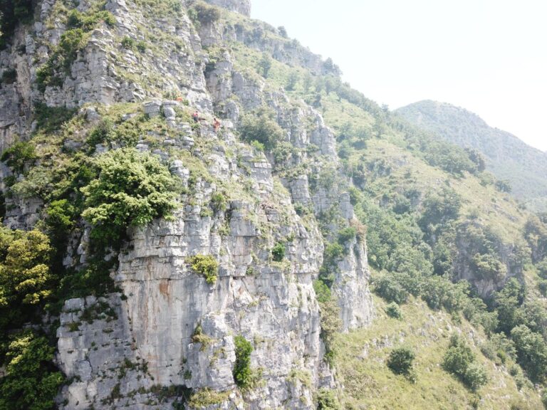 Solofra, costone località Castelluccia: iniziati i lavori