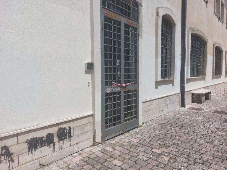 Avellino, ladri in azione all’Anagrafe. Via con 84 euro: indaga la Polizia