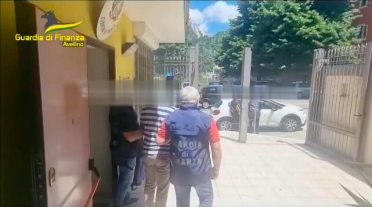 False fatture nella concia, blitz della Finanza: 12 arresti e sequestri per 10 milioni
