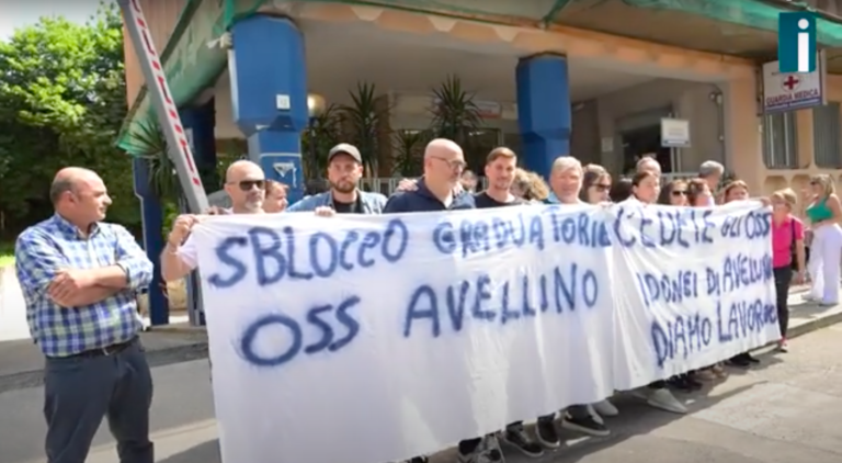 VIDEO/ Oss Avellino, sit-in per chiedere lo sblocco dello scorrimento delle graduatorie
