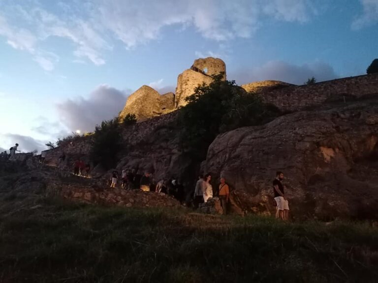 Serata astronomica sul castello di Rocca San Felice: a mezzanotte sorge Giove