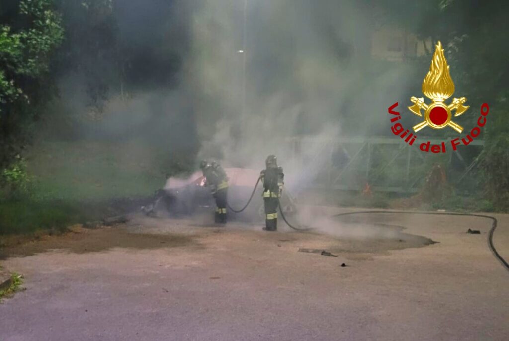 incendio_auto_Amatucci