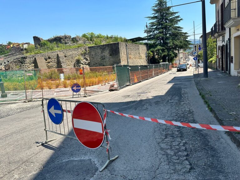 FOTO / Lavori al via (con ritardo), chiuso Corso Umberto: come cambia la circolazione
