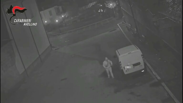 VIDEO/ Solofra, incastrato dai video degli incendi. Lunedì l’interrogatorio del ventenne ai domiciliari