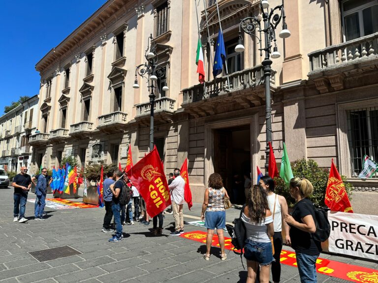 IIA, Asidep e non solo, metalmeccanici in piazza: “La politica si svegli”