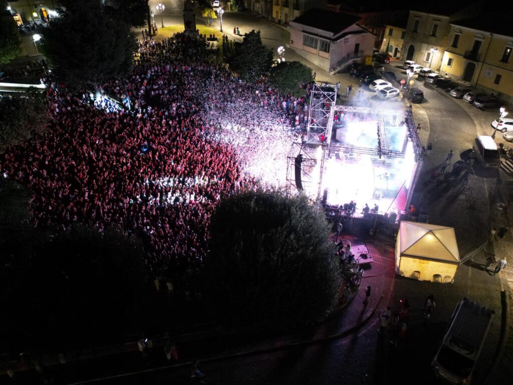 Montemiletto_piazza_IVNov