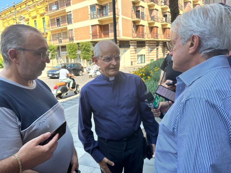 Ritorno al lavoro degli interinali Denso, Vescovo di nuovo in campo