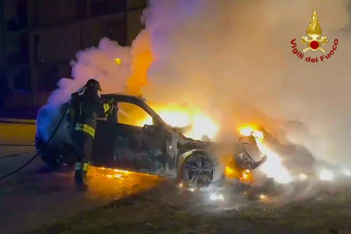 Incendio_auto_Atripalda