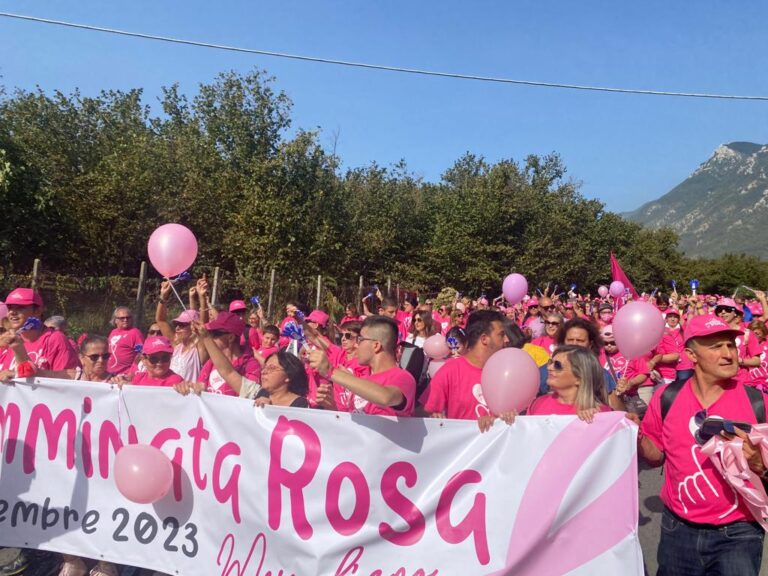 VIDEO/ Camminata Rosa, in migliaia per la prevenzione. Con Iannace anche il Vicegovernatore