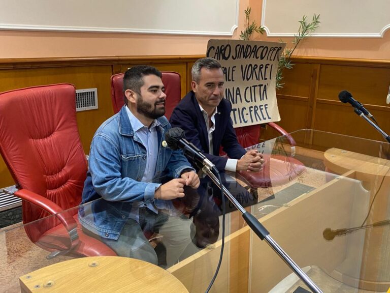 VIDEO/ Isochimica, il presidente di Legambiente in città: “Prepensionamenti non bastano, risarcire gli operai”