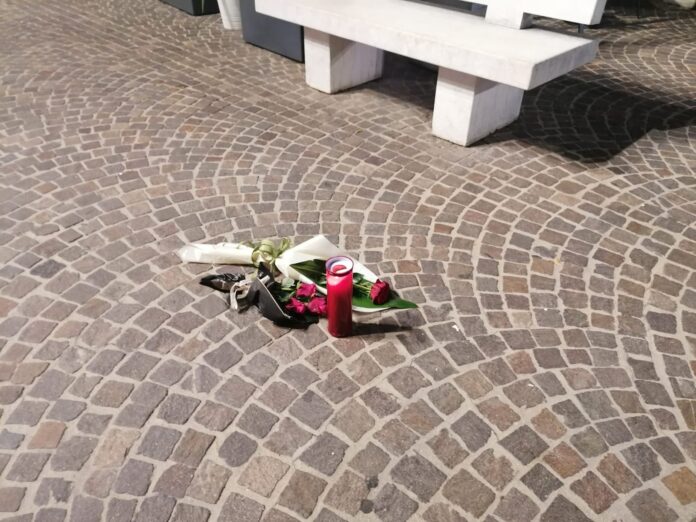 Omicidio_Grottaminarda_fiori_2