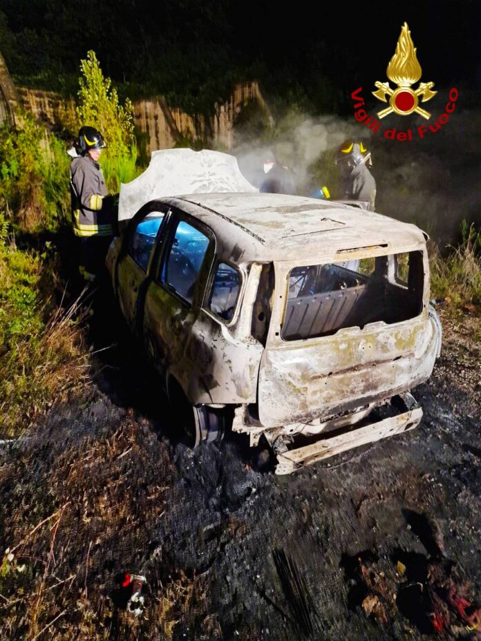 auto incendiata Montoro